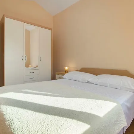 Apartment Bozena Brodarica (Sibenik-Knin)