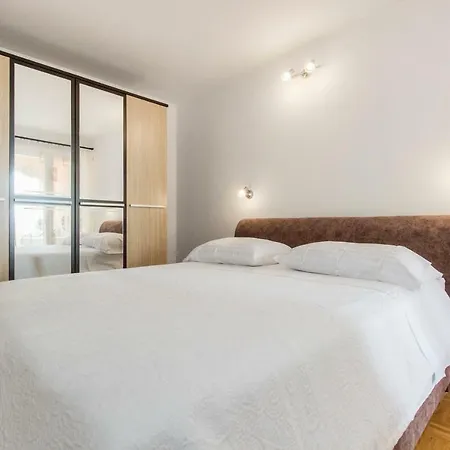 Apartment Bozena Brodarica (Sibenik-Knin)
